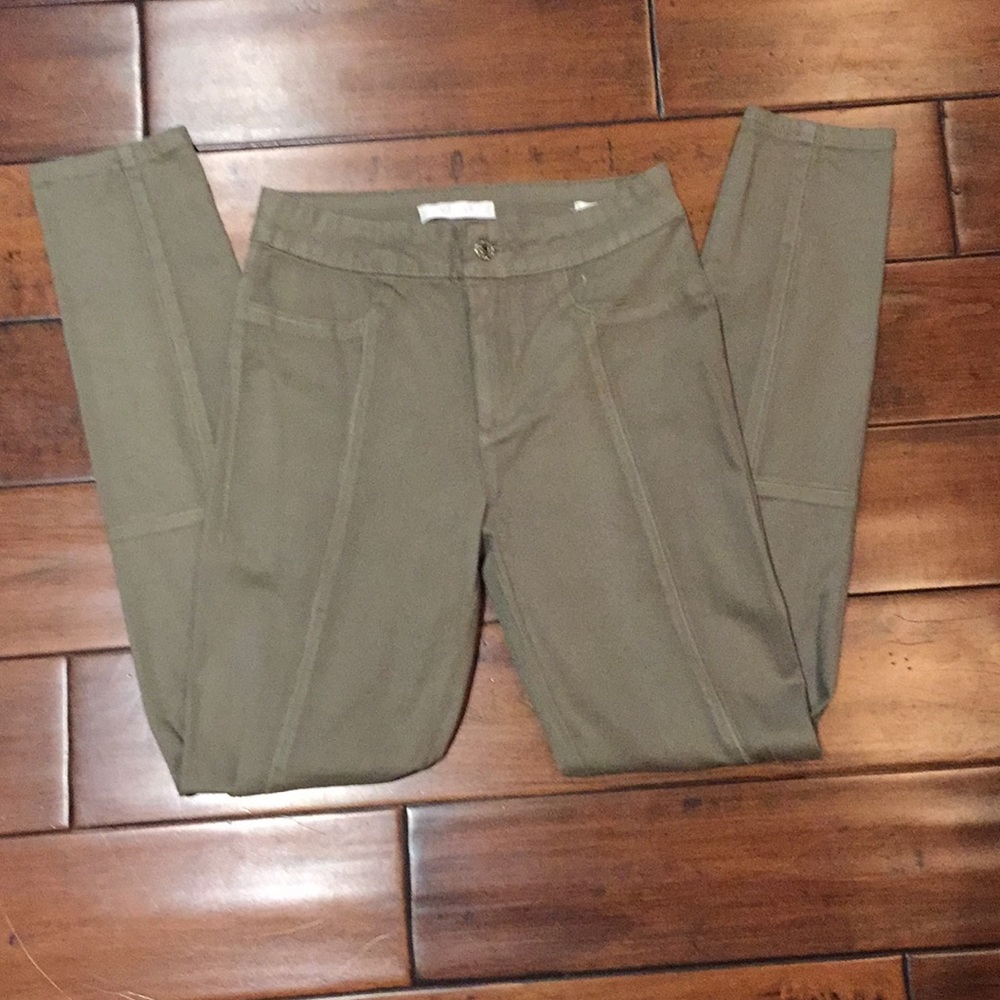 Guess women’s leggings size 27 never worn